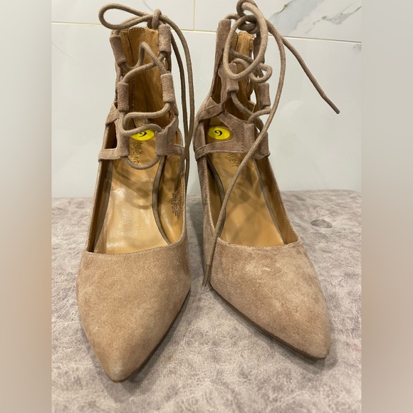 Nine West laced suede heels - Size 9 - Picture 3 of 6